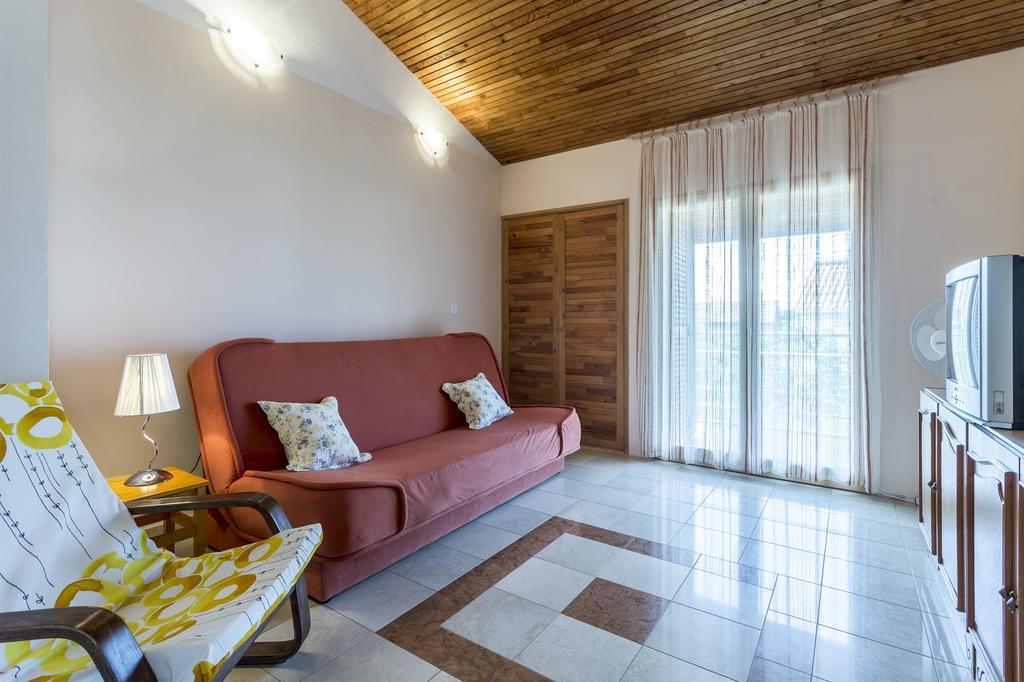 Apartment Srecko Vinišće Exterior foto