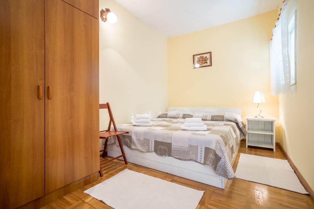 Apartment Srecko Vinišće Exterior foto