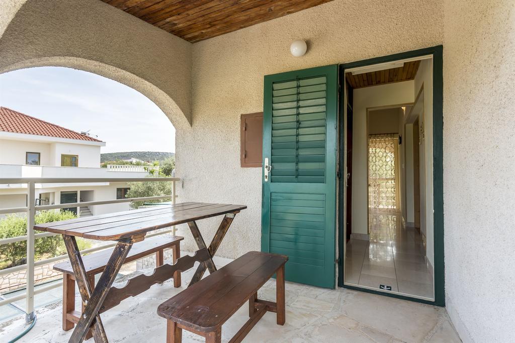 Apartment Srecko Vinišće Exterior foto